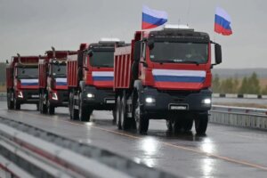 Открыто рабочее движение по новому путепроводу через железную дорогу в районе Логиново на федеральной трассе Р-354 Открыто рабочее движение по новому путепроводу через железную дорогу в районе Логиново на федеральной трассе Р-354
